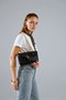 Vince Camuto Bolso Bandolera Negro Piel de Polivinilo con Dos Bolsillos Interiores Lucca